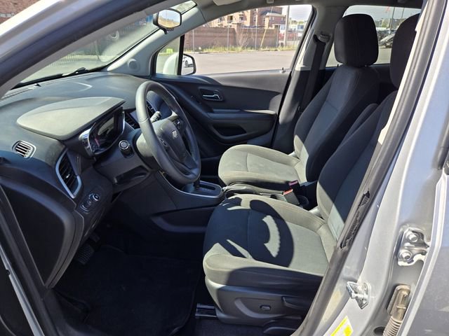 Used 2022 Chevrolet Trax LS w/ Tint and Cruise Package image 10