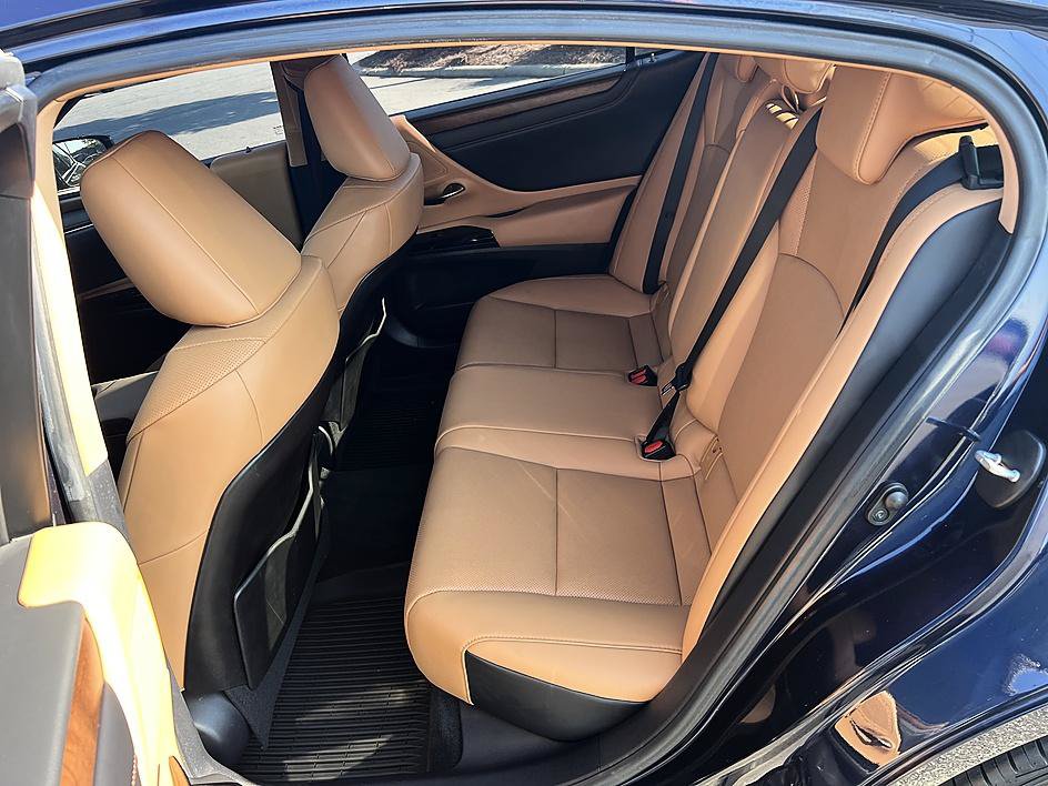 Used 2023 Lexus ES 350 w/ Premium Package FWD image 14