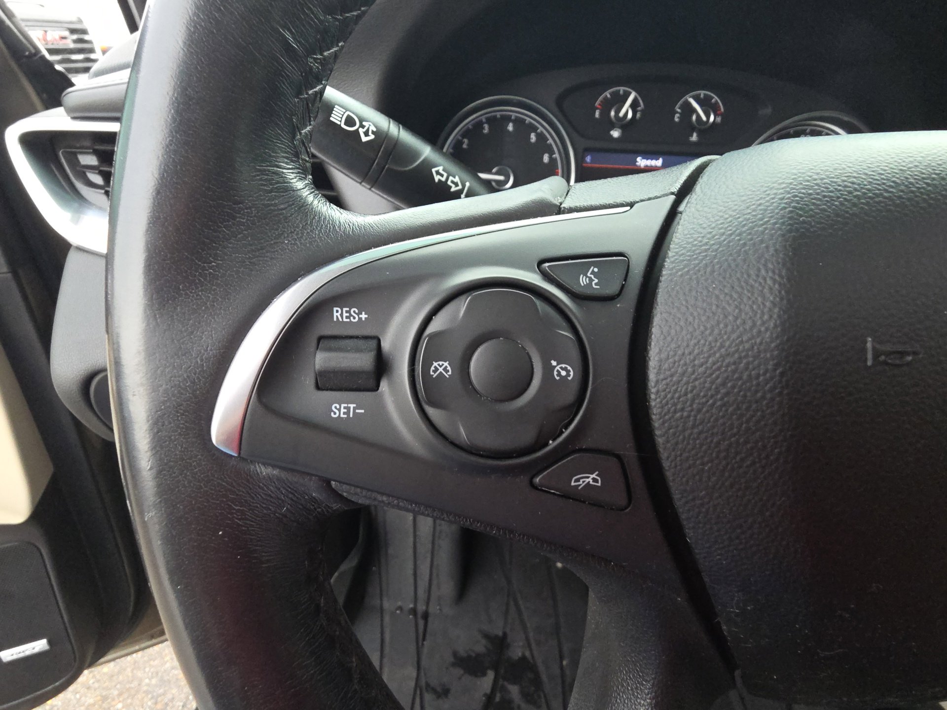 Used 2020 Buick Enclave Essence w/ Sound and Sites Package FWD image 18
