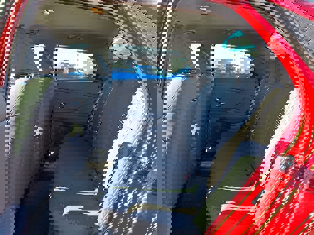 Used 2024 Hyundai Elantra SEL image 9