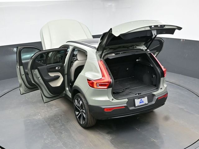 Used 2023 Volvo XC40 B5 Plus w/ Driver Assist Package image 43