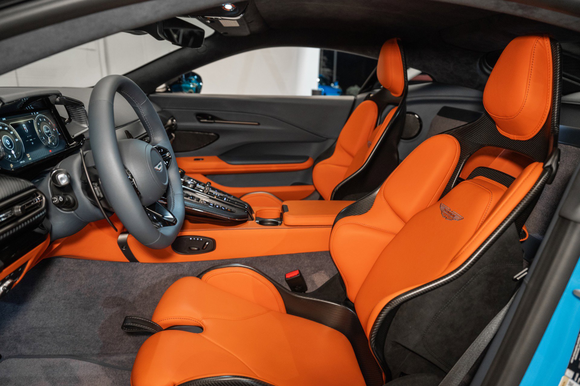 Used 2025 Aston Martin V8 Vantage Coupe image 13