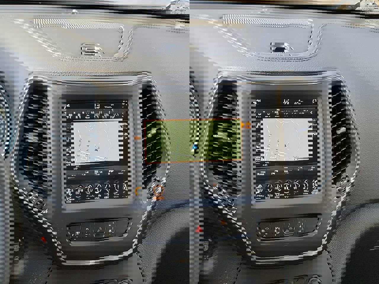 Used 2023 Jeep Cherokee Altitude Lux image 16