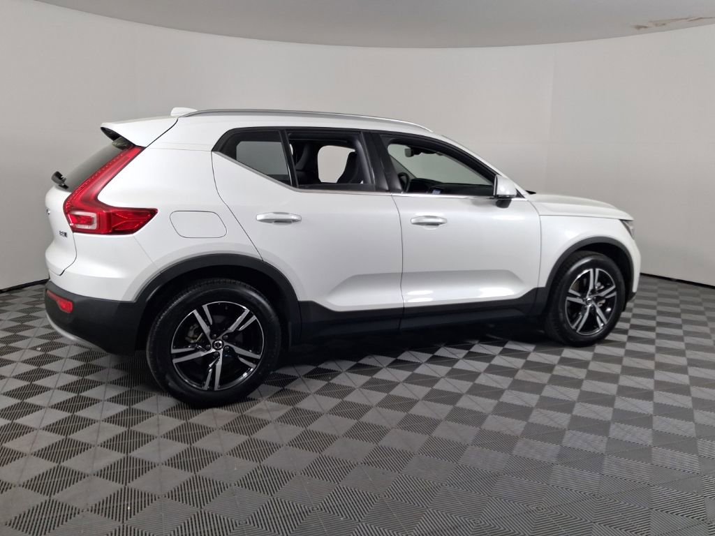 Certified 2025 Volvo XC40 B5 Core AWD/4WD image 6