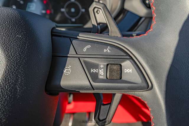Used 2025 Lamborghini Urus SE AWD/4WD image 25