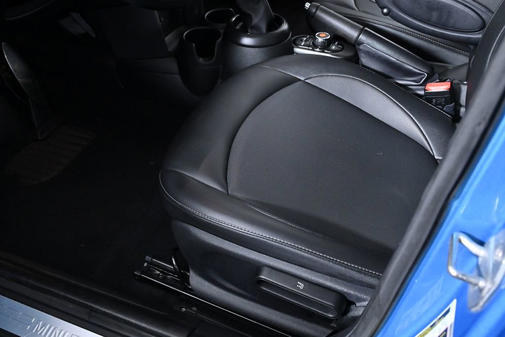 Used 2019 MINI Cooper 4-Door Hardtop w/ Signature Upholstery Package image 23