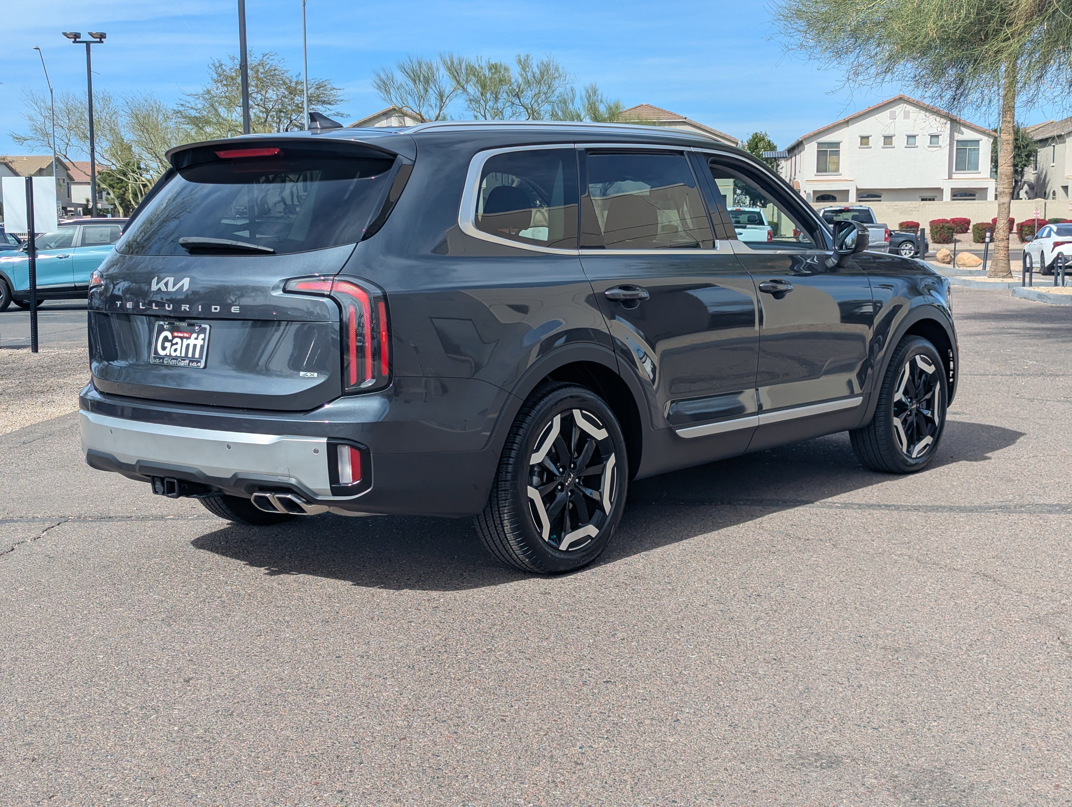 Used 2024 Kia Telluride EX w/ EX Captain's Chair Package image 5