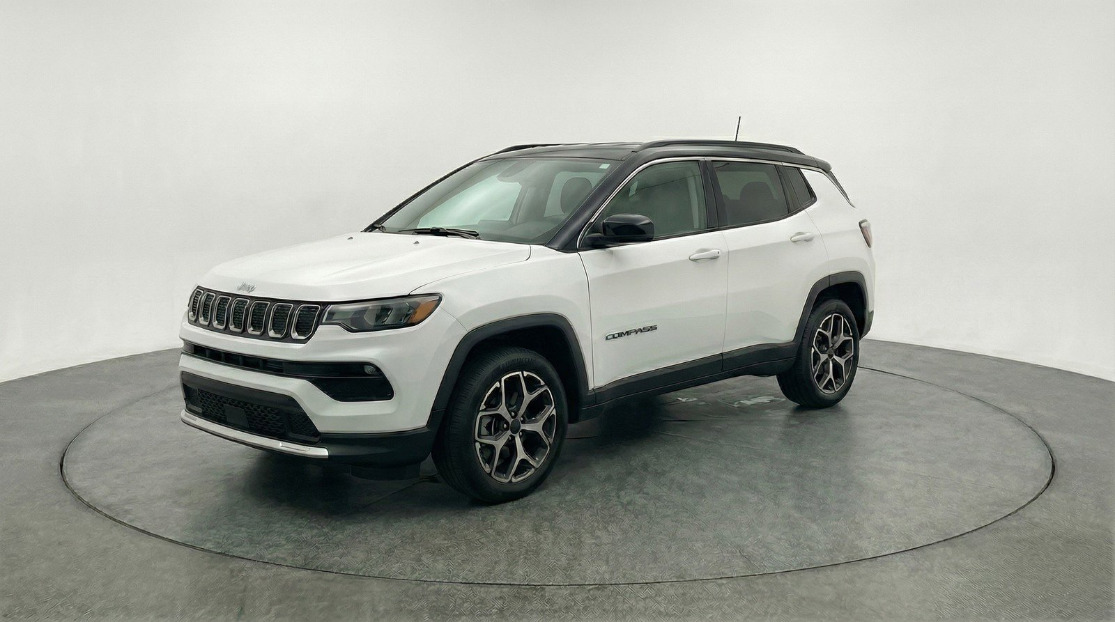 Used 2025 Jeep Compass Limited image 3
