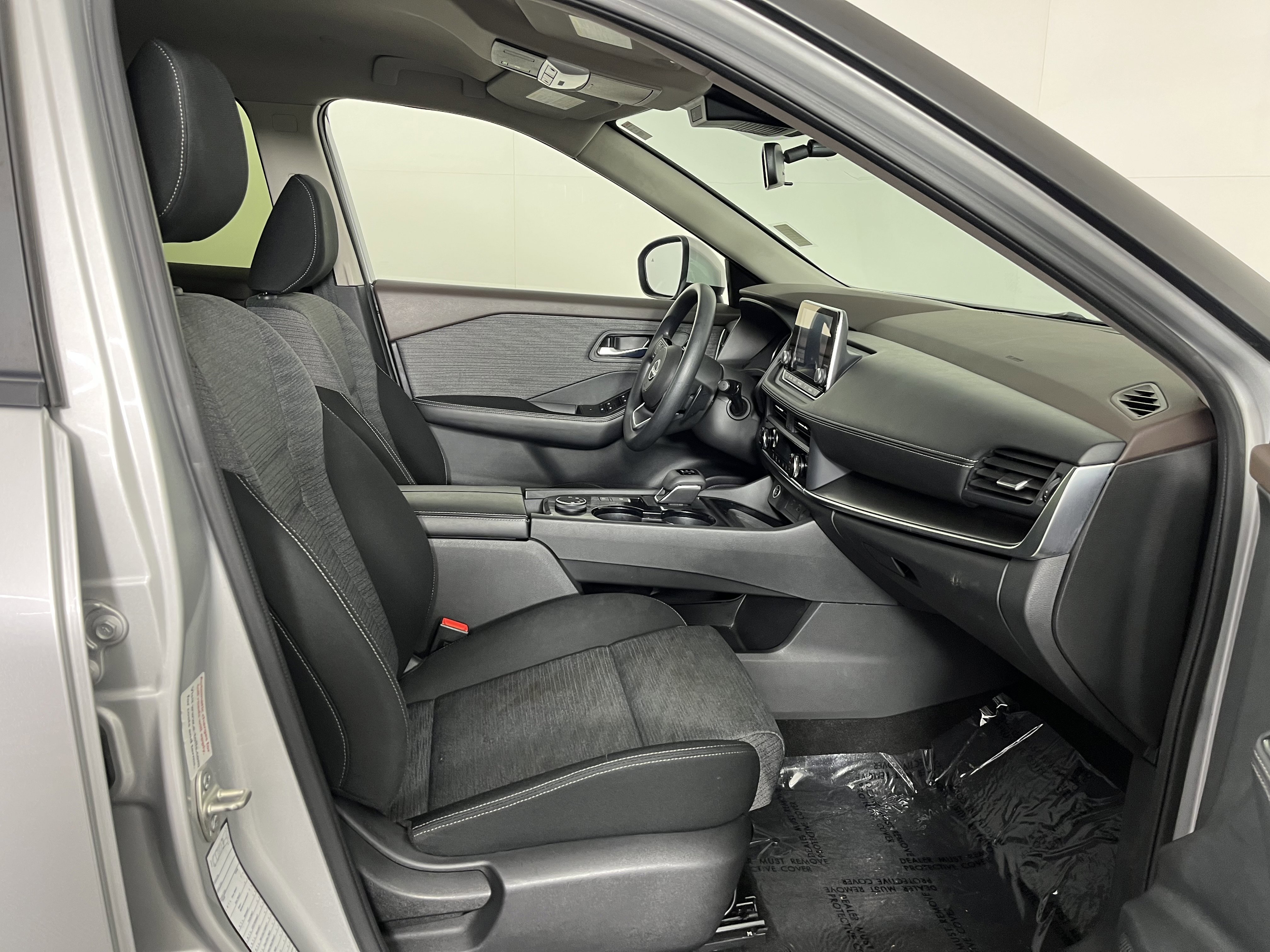 Used 2023 Nissan Rogue SV image 16