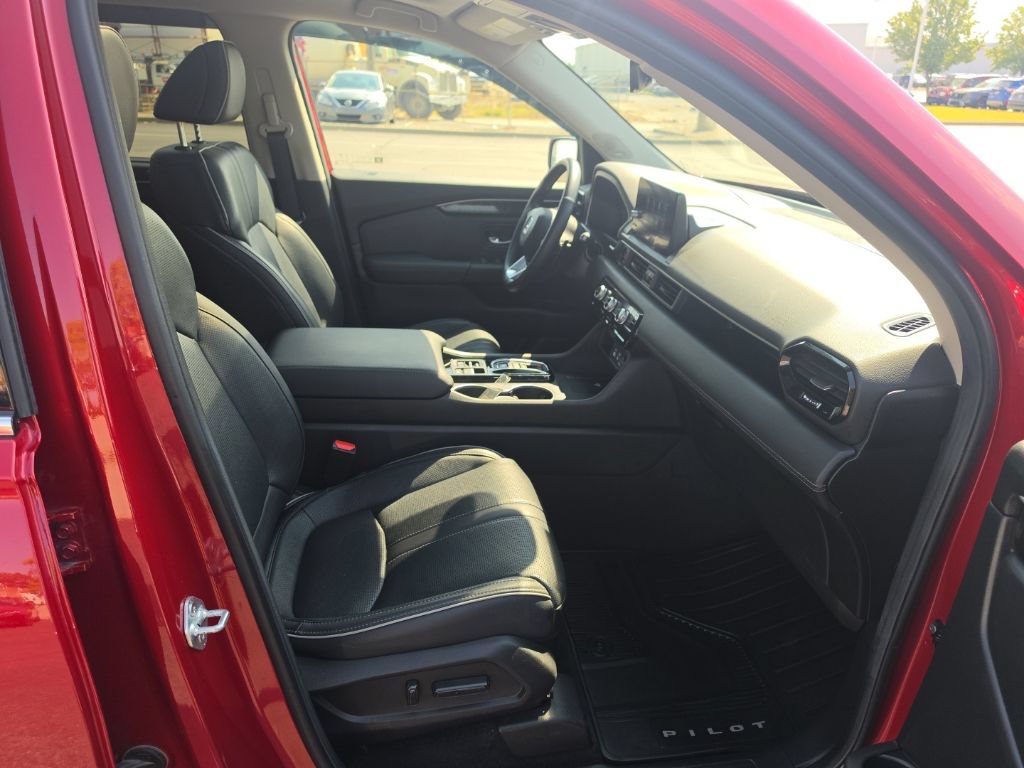 Certified 2025 Honda Pilot Elite image 34