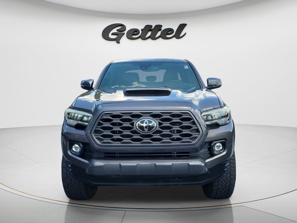 Used 2020 Toyota Tacoma TRD Sport w/ TRD Premium Sport Package AWD/4WD image 3