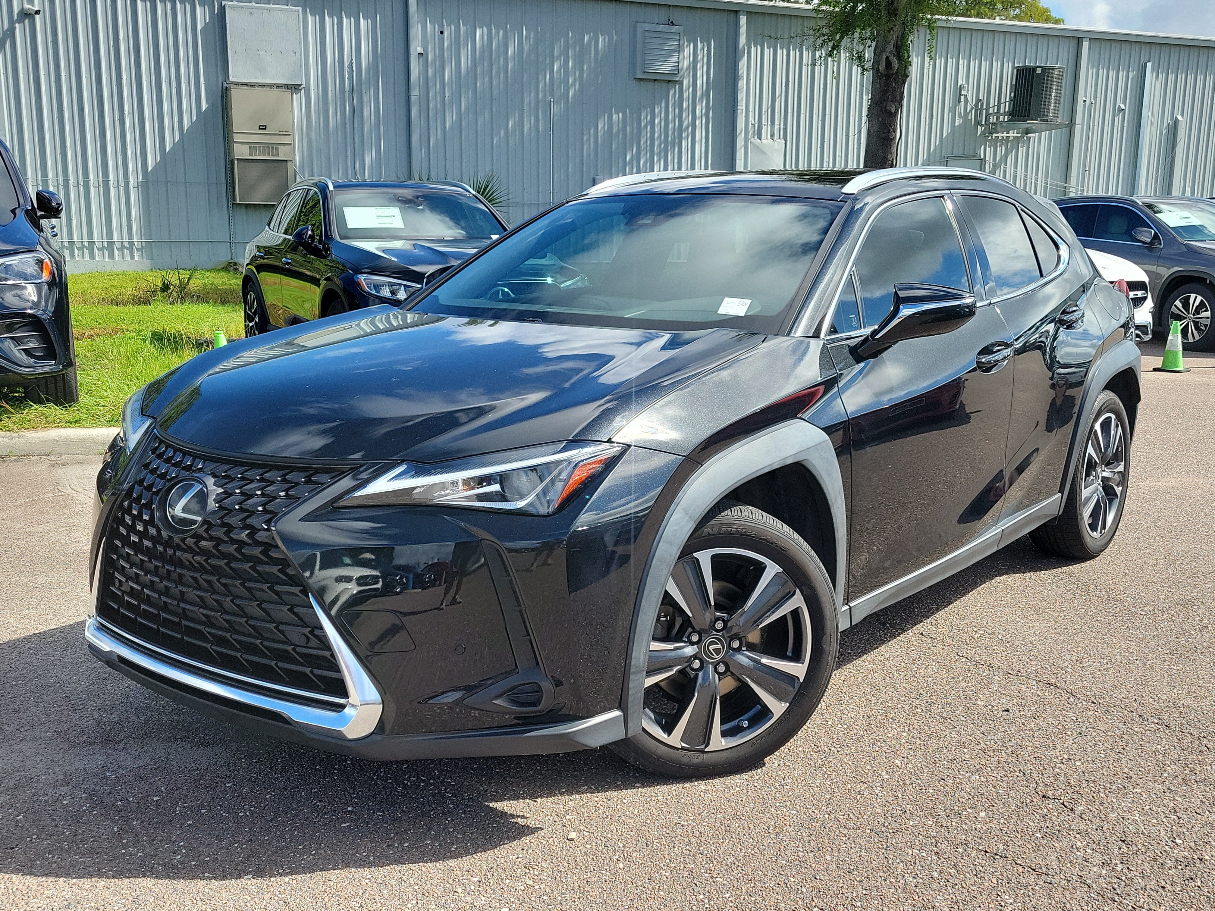 Used 2022 Lexus UX 200 w/ Accessory Package (Z2) FWD 360° Tour