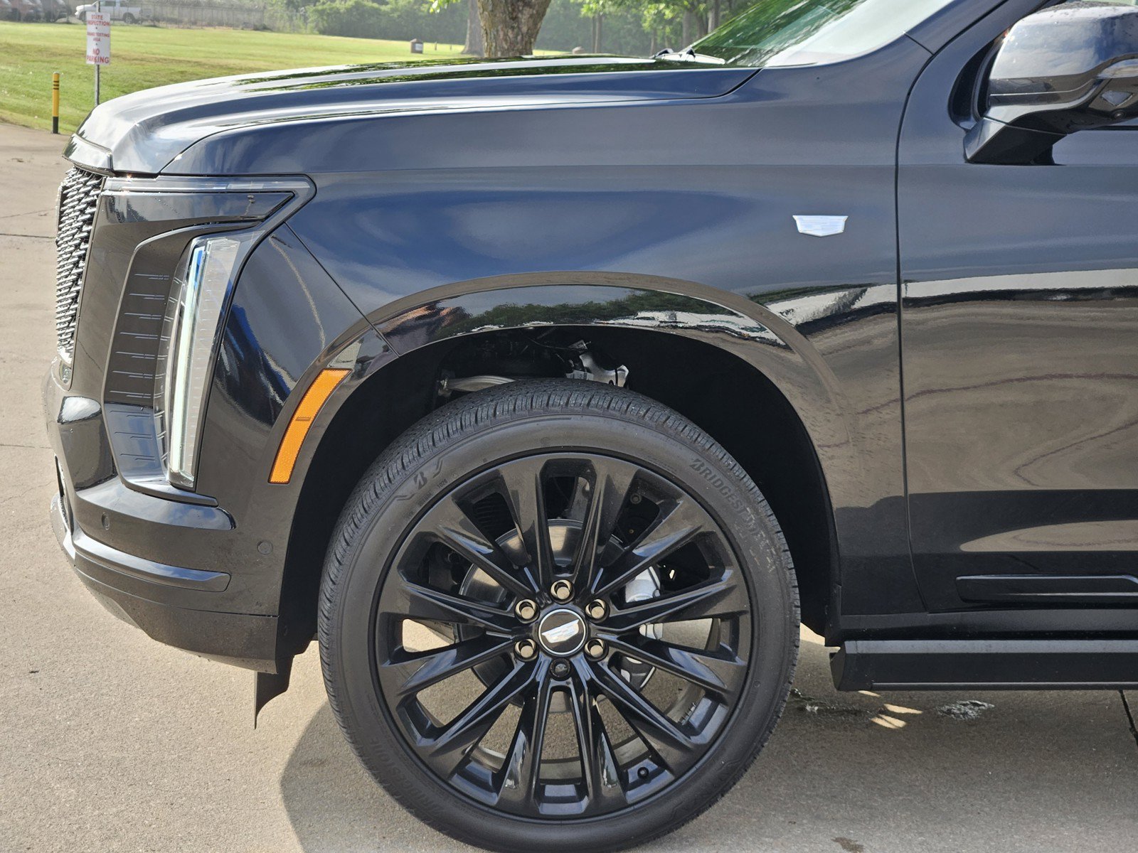 New 2026 Cadillac Escalade Platinum Sport w/ LPO, ONYX Package AWD/4WD image 6