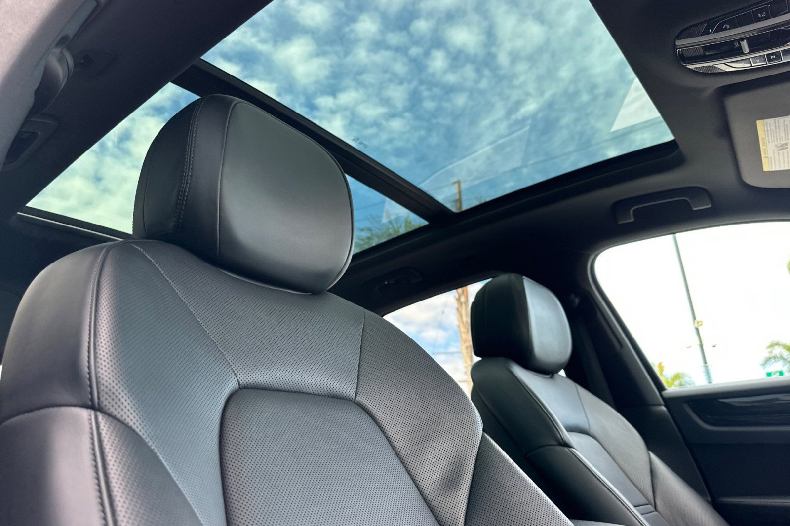 Used 2023 Porsche Cayenne image 17