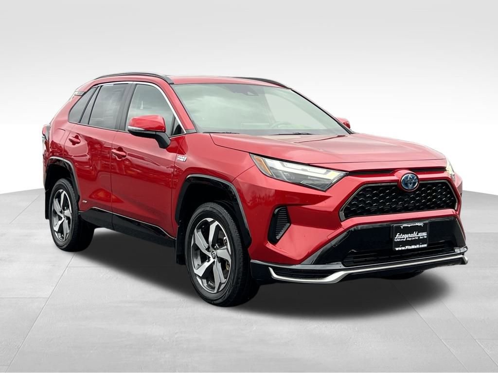 Used 2023 Toyota RAV4 SE image 1