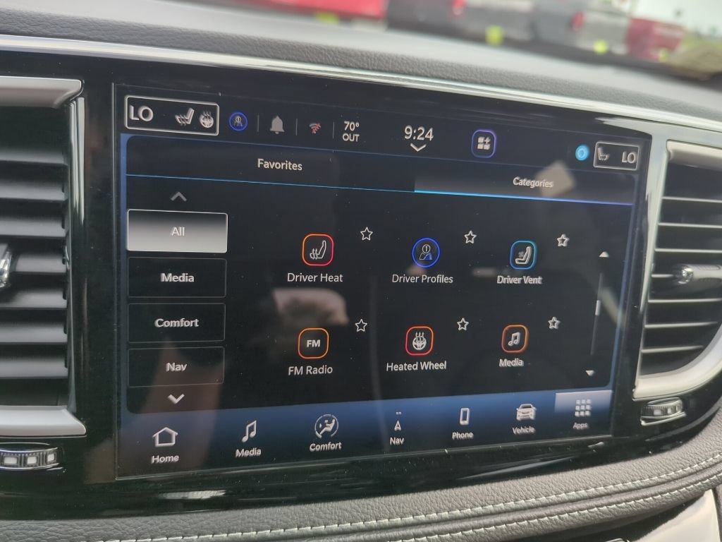 New 2027 Chrysler Pacifica Limited AWD/4WD image 18
