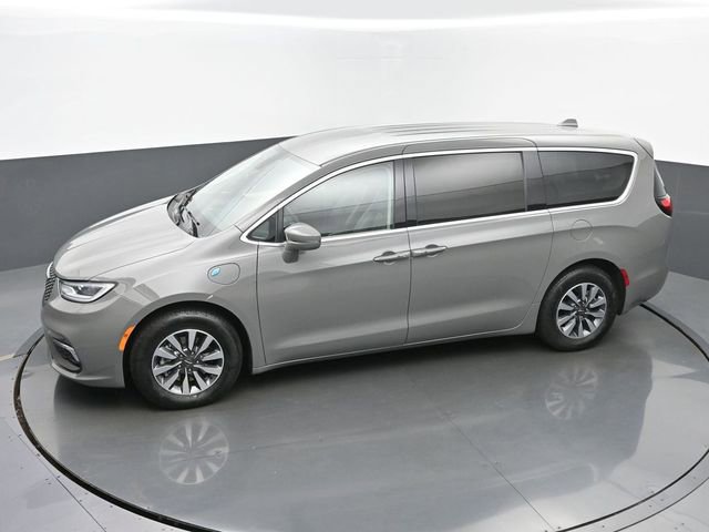 Used 2022 Chrysler Pacifica Touring-L image 39