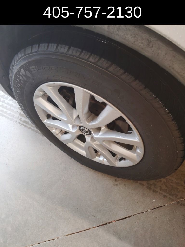 Used 2018 Nissan Rogue SV image 12