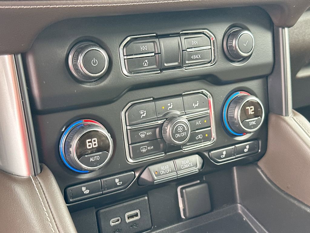 Used 2021 Chevrolet Tahoe Z71 w/ Z71 Signature Package image 16