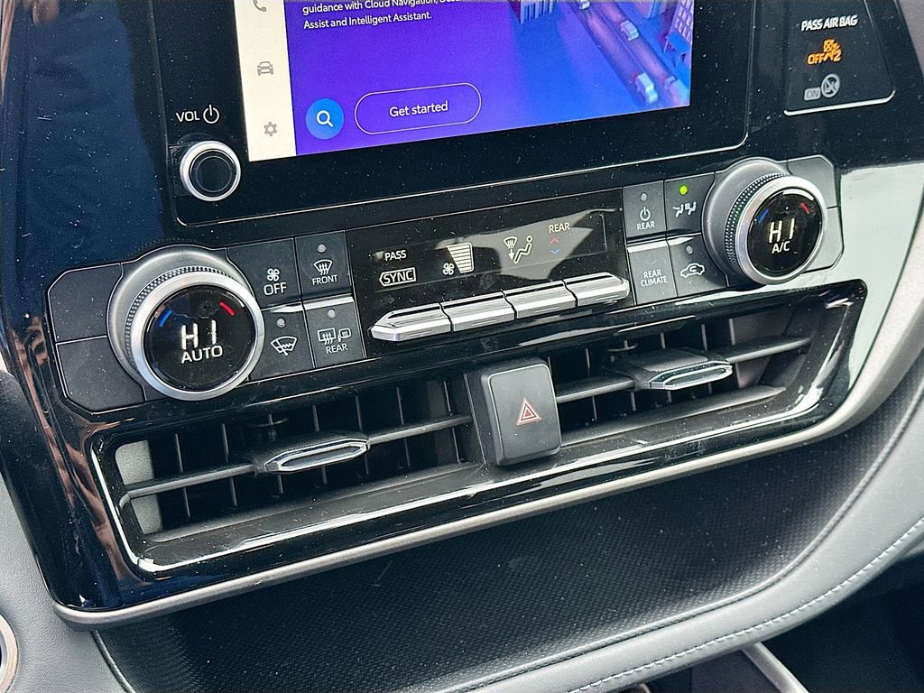 Used 2024 Toyota Highlander LE AWD/4WD image 22