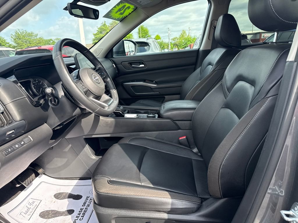 Used 2024 Nissan Pathfinder SL w/ SL Premium Package image 11
