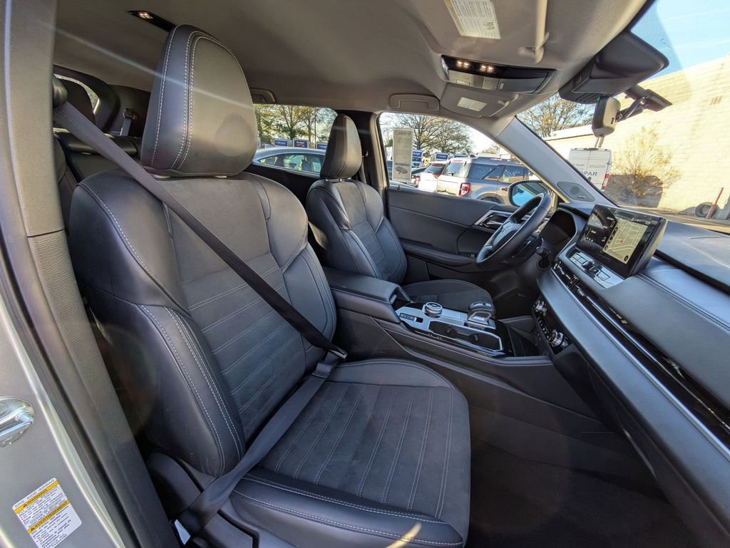 Used 2025 Mitsubishi Outlander SE image 28
