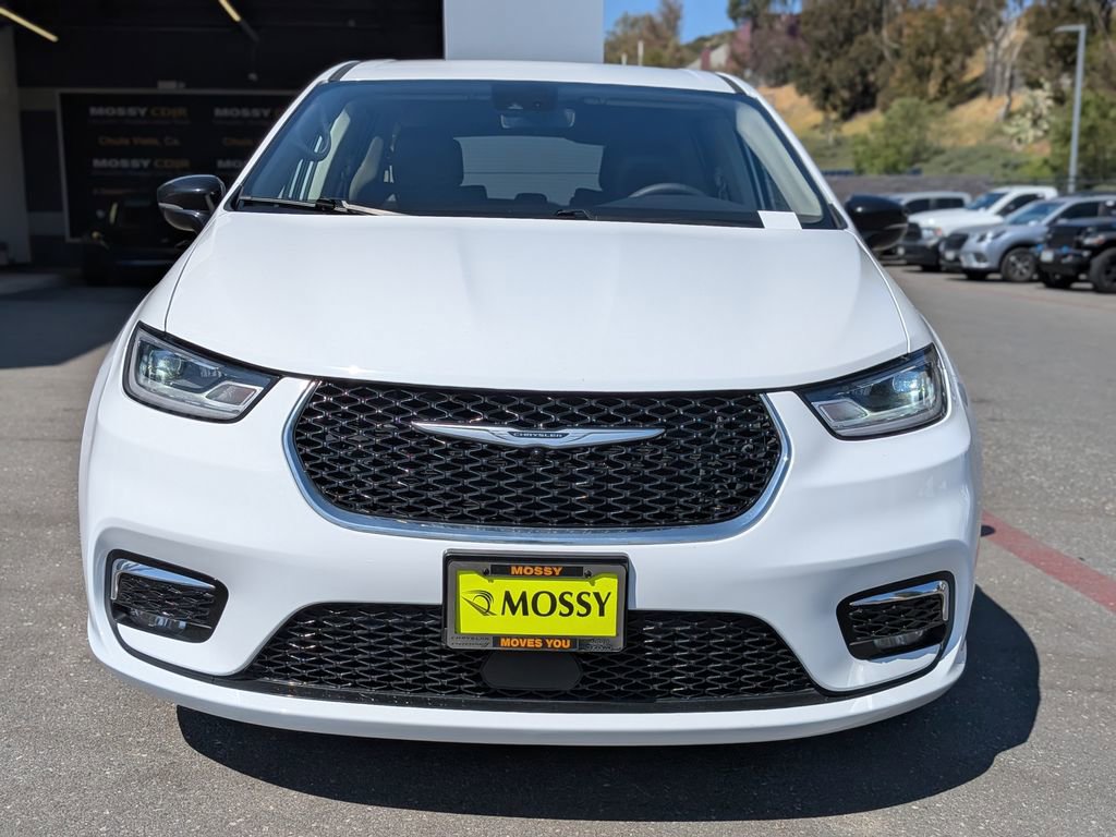 Used 2024 Chrysler Pacifica Select image 10