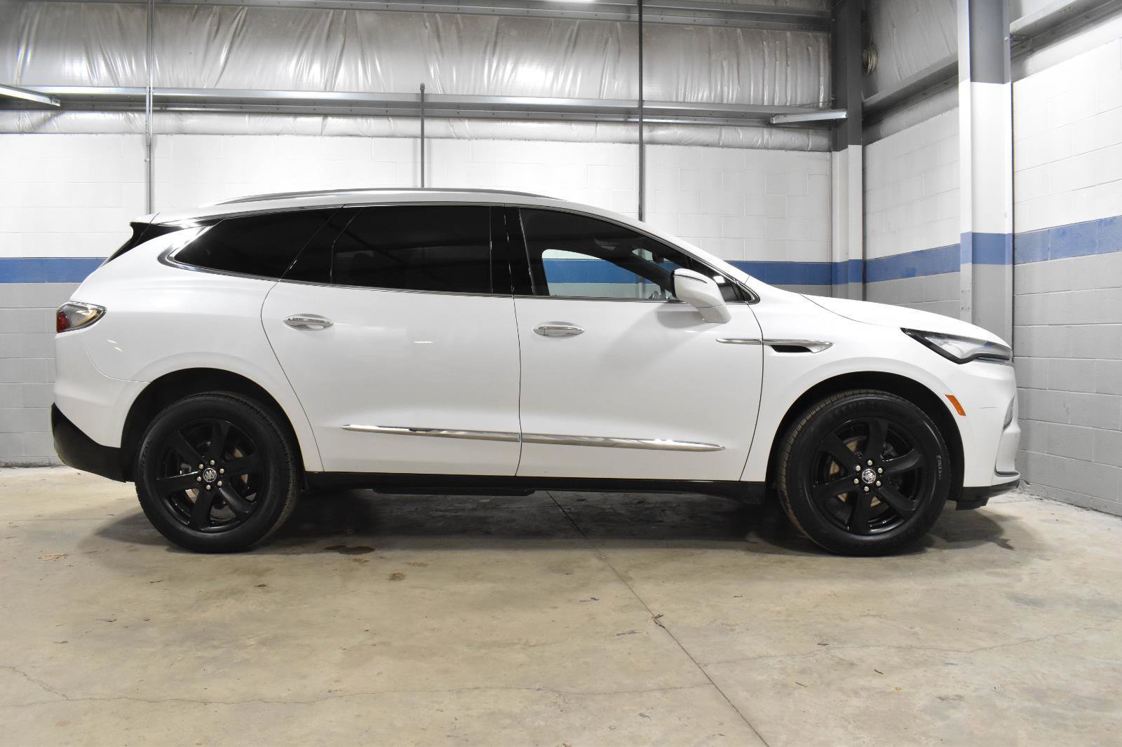 Used 2024 Buick Enclave Essence w/ Sport Touring Edition image 32