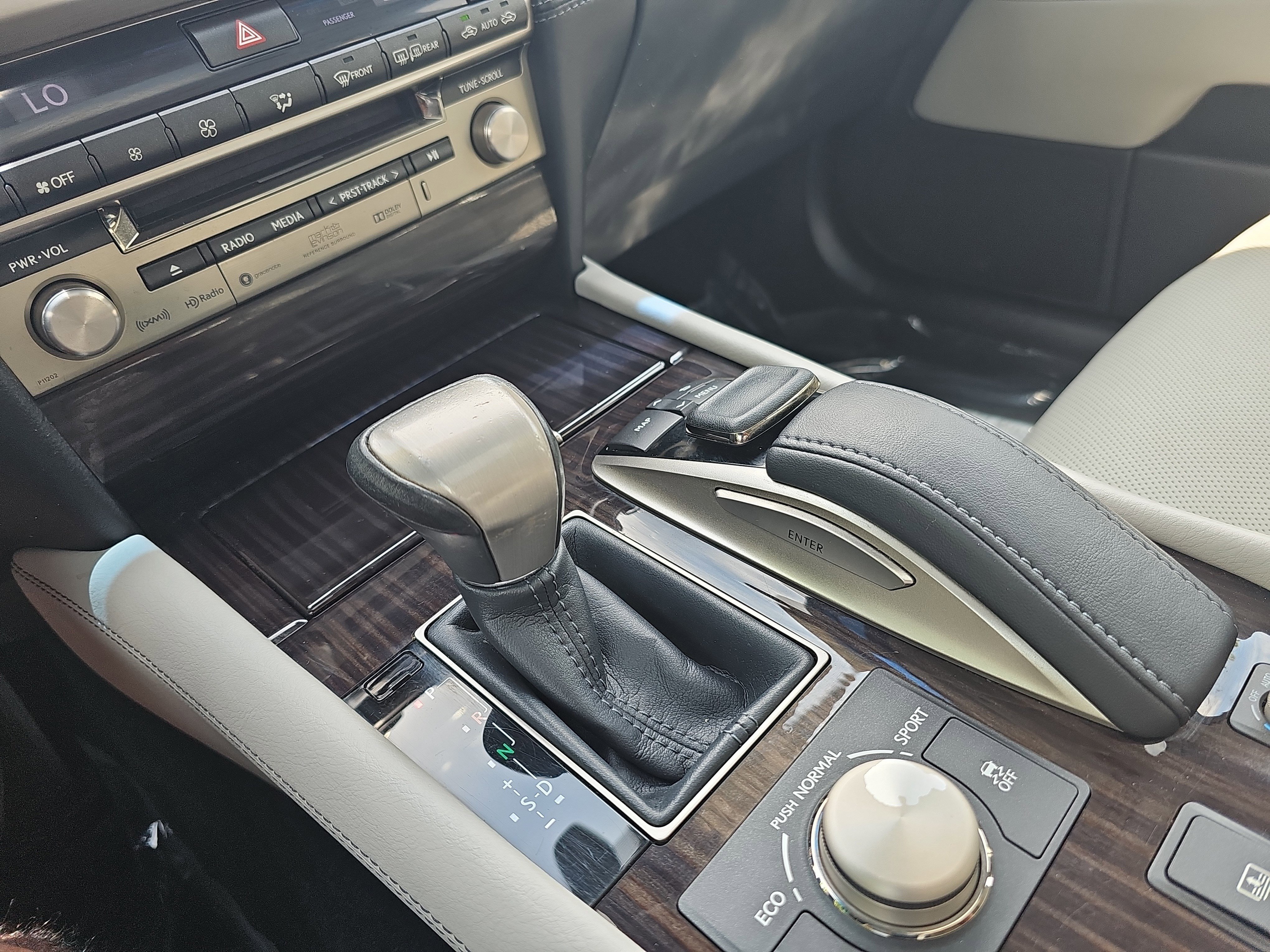 Used 2016 Lexus LS 460 w/ Comfort Package RWD image 25