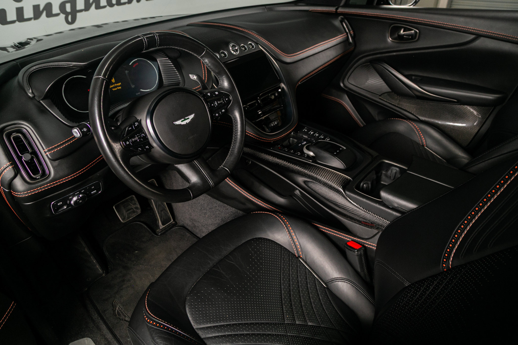 Used 2021 Aston Martin DBX image 2