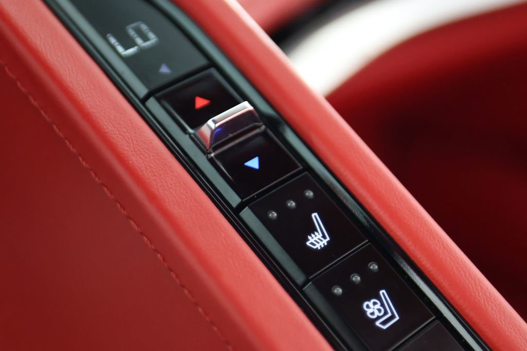 Used 2024 Chevrolet Corvette Stingray Premium Conv w/ Z51 Performance Package RWD image 27