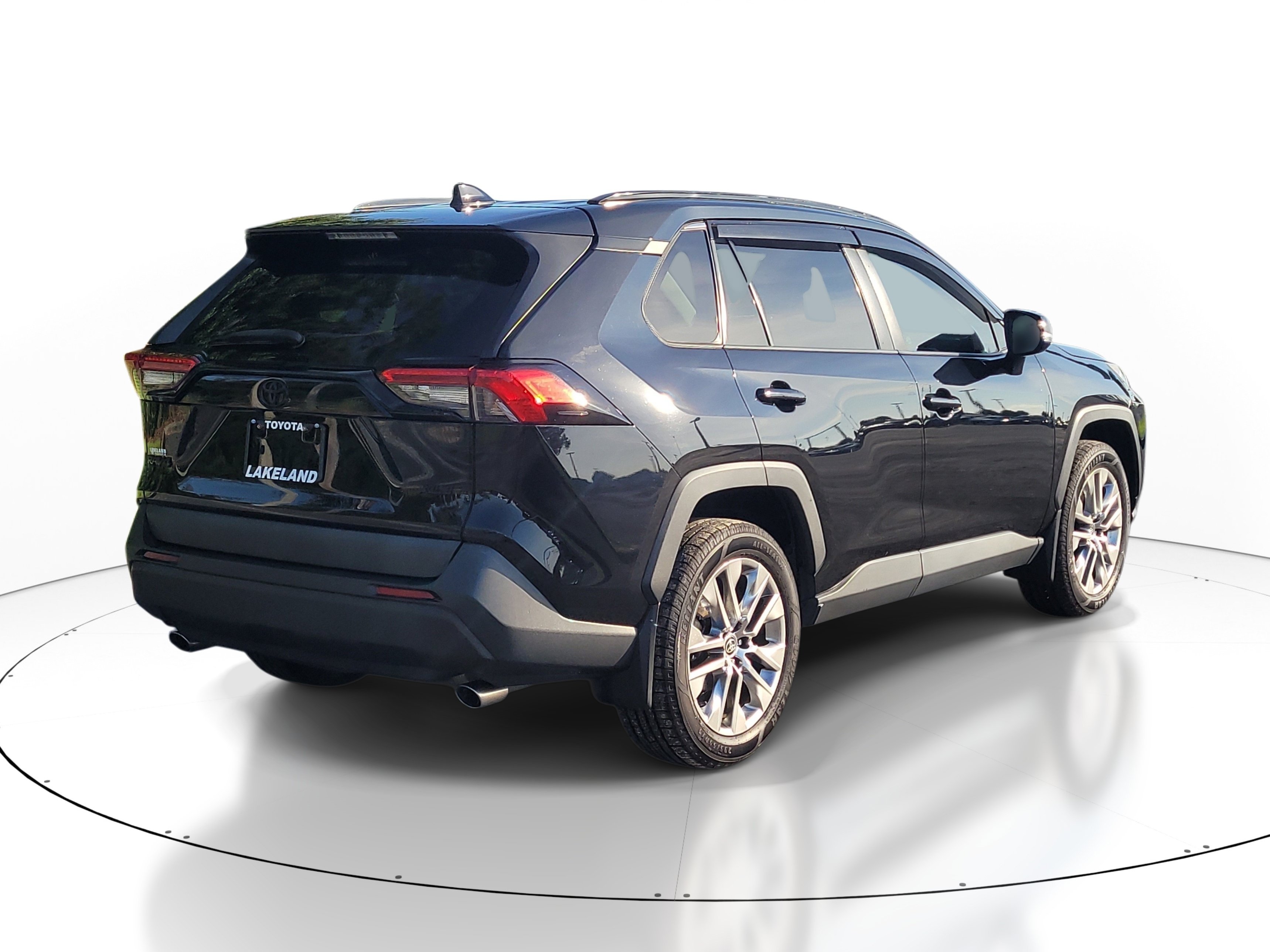 Used 2021 Toyota RAV4 XLE Premium FWD image 7