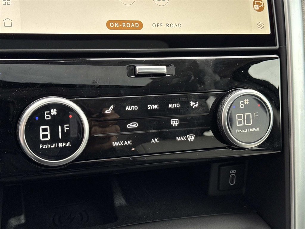 New 2026 Land Rover Discovery Limited Edition image 24