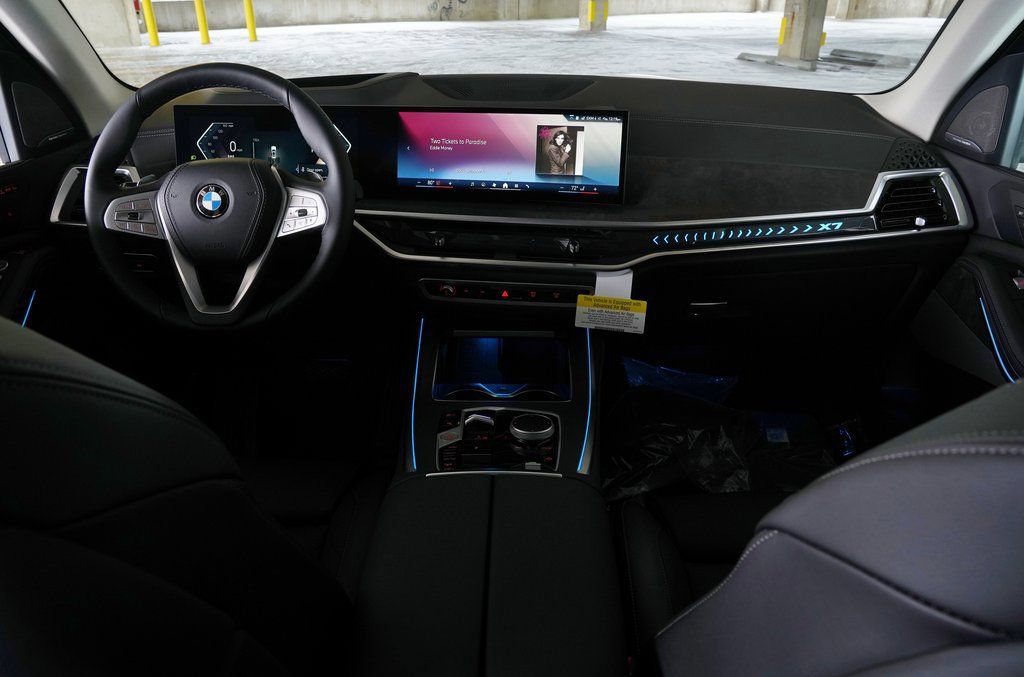 Used 2026 BMW X7 xDrive40i w/ Premium Package AWD/4WD image 6