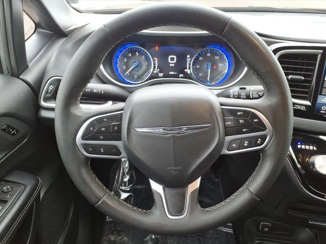 Used 2025 Chrysler Pacifica Select FWD image 22
