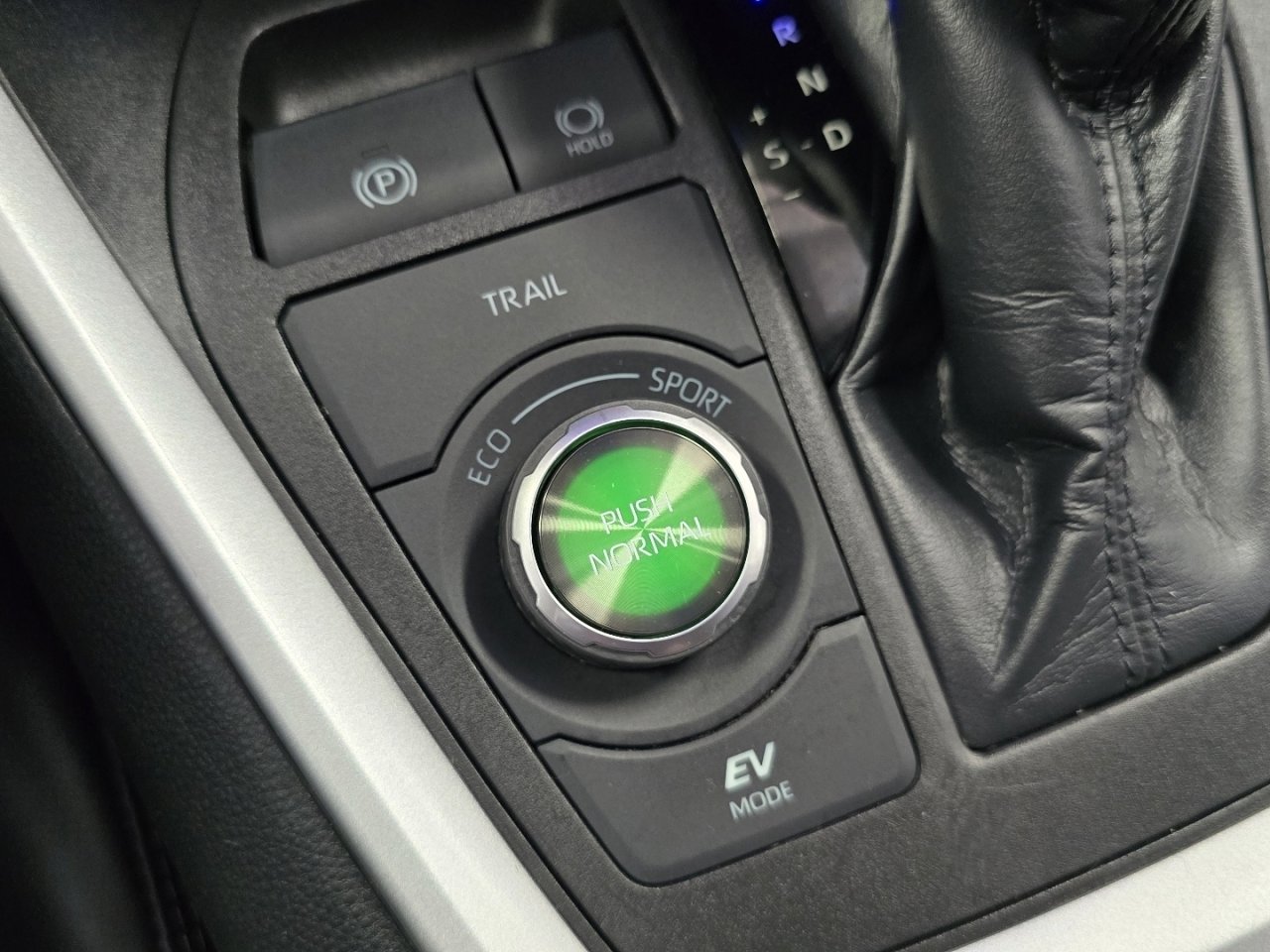 Used 2023 Toyota RAV4 Limited AWD/4WD image 8