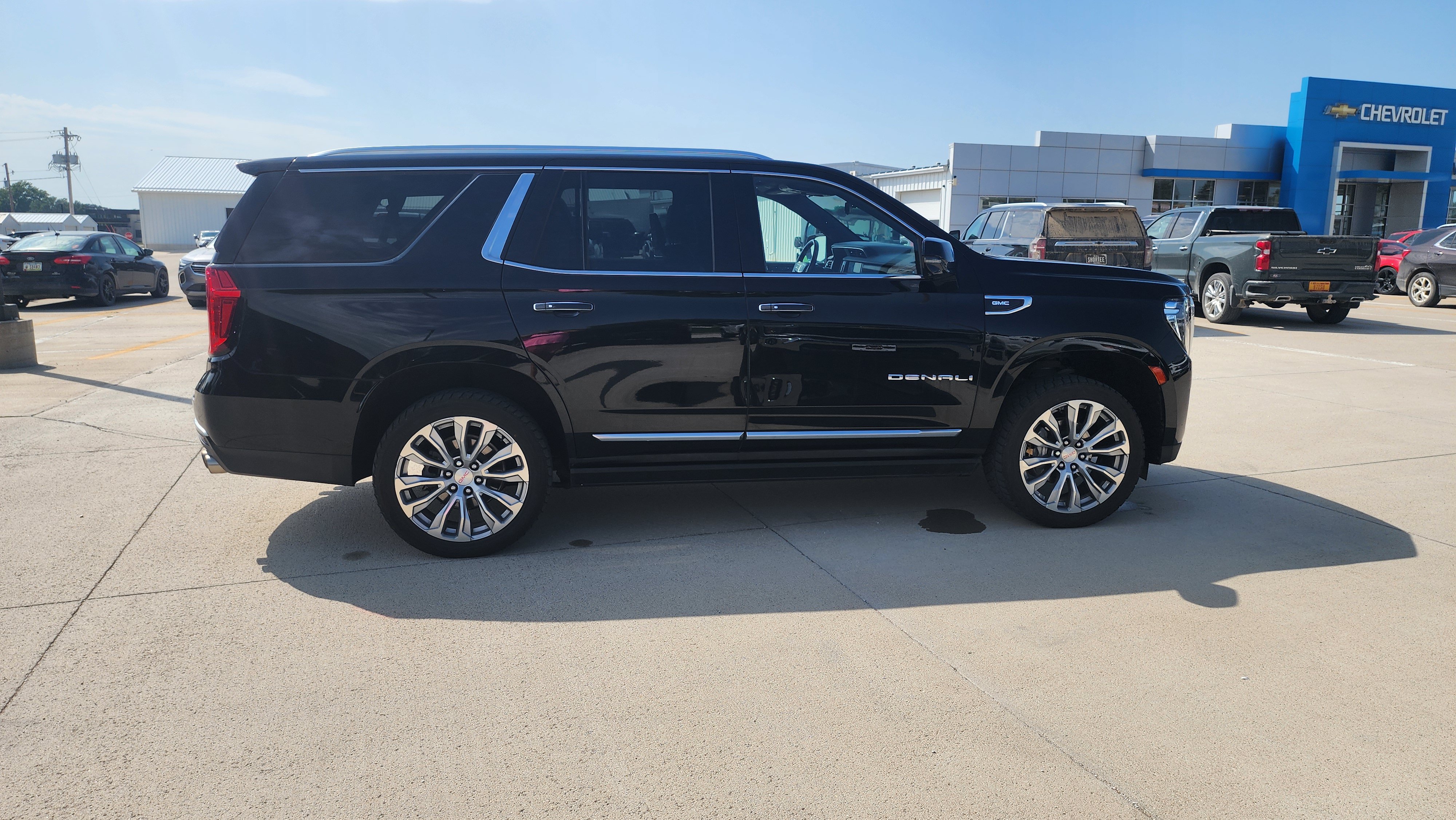 Used 2021 GMC Yukon Denali w/ Denali Ultimate Package AWD/4WD image 6