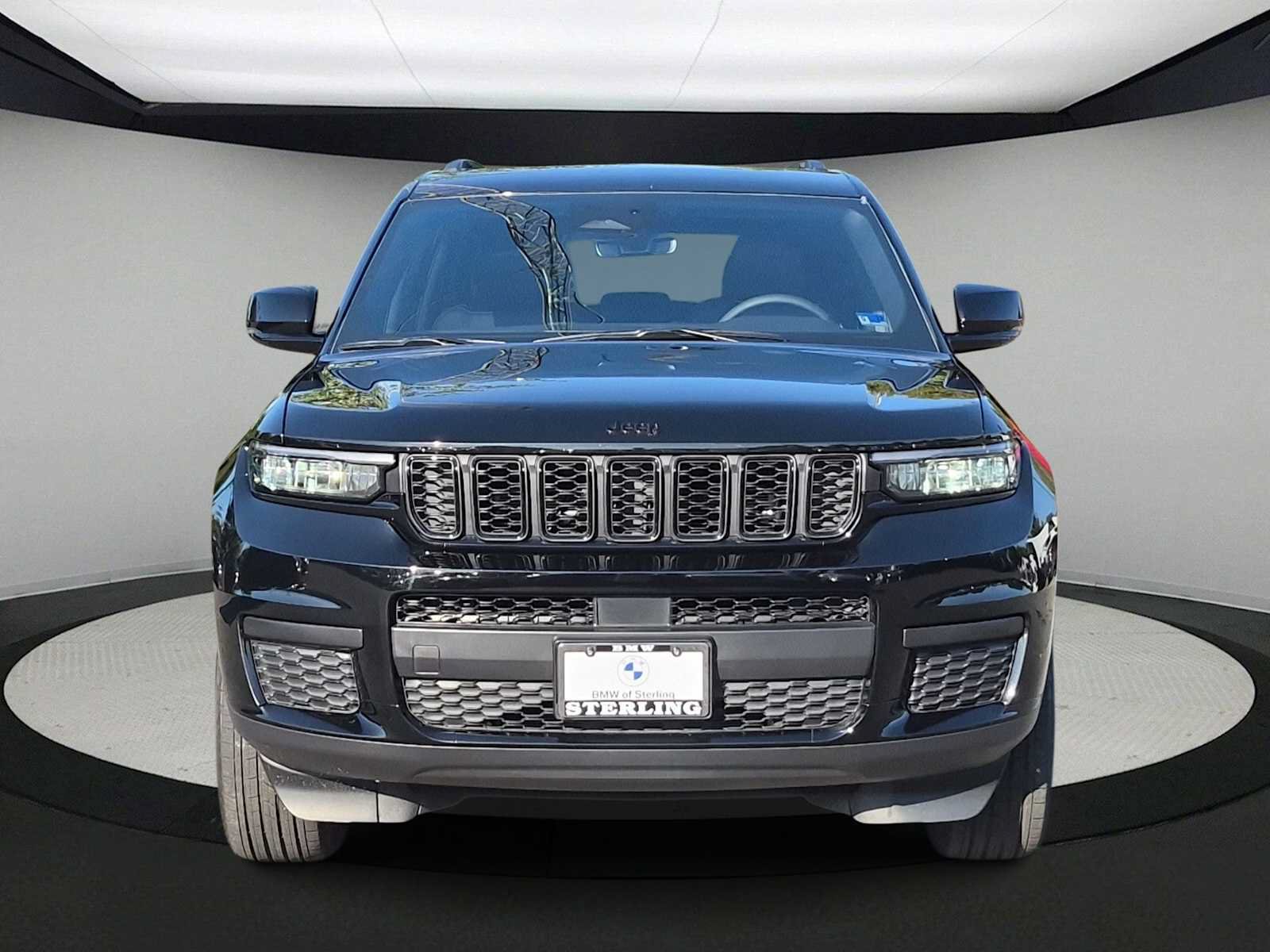 Used 2025 Jeep Grand Cherokee L Altitude AWD/4WD image 3