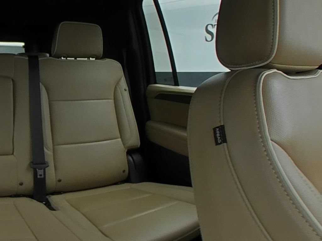 Used 2024 Chevrolet Suburban Premier RWD image 14
