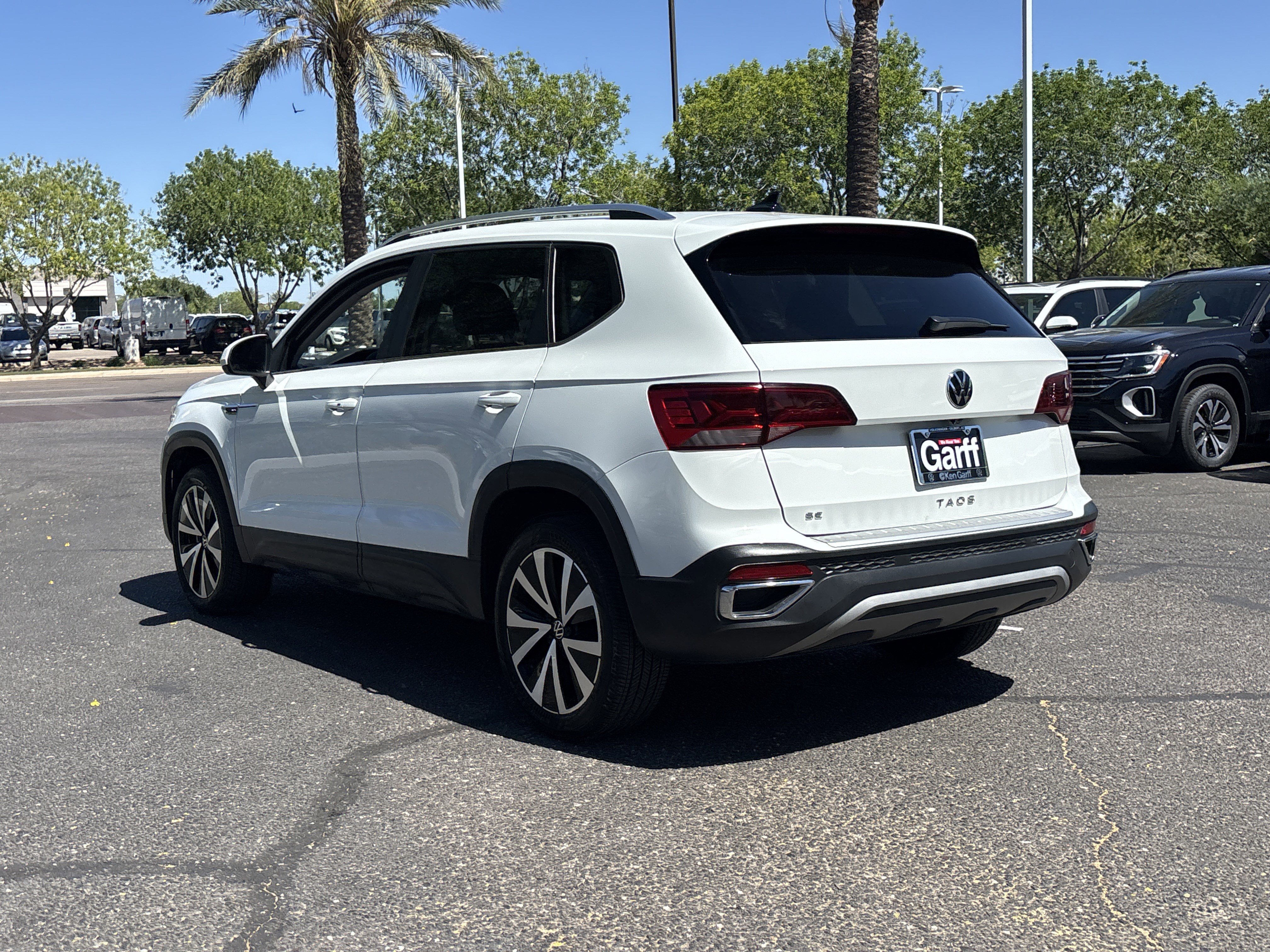 Used 2023 Volkswagen Taos SE w/ Panoramic Sunroof Package image 3