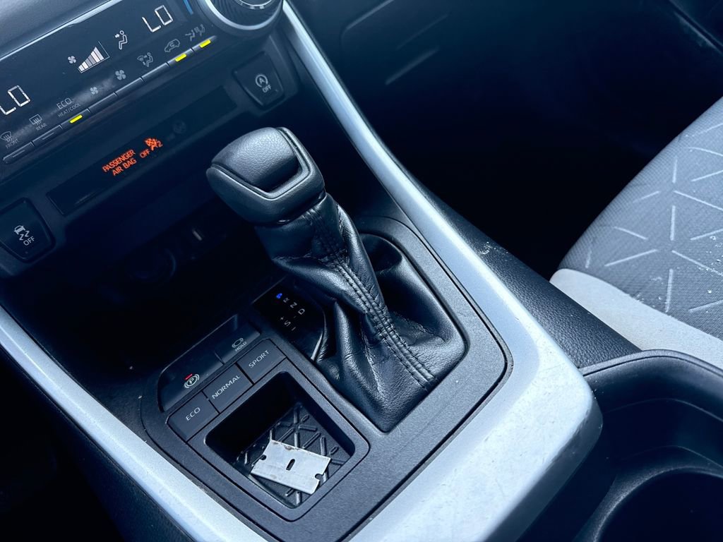 Used 2021 Toyota RAV4 XLE image 27