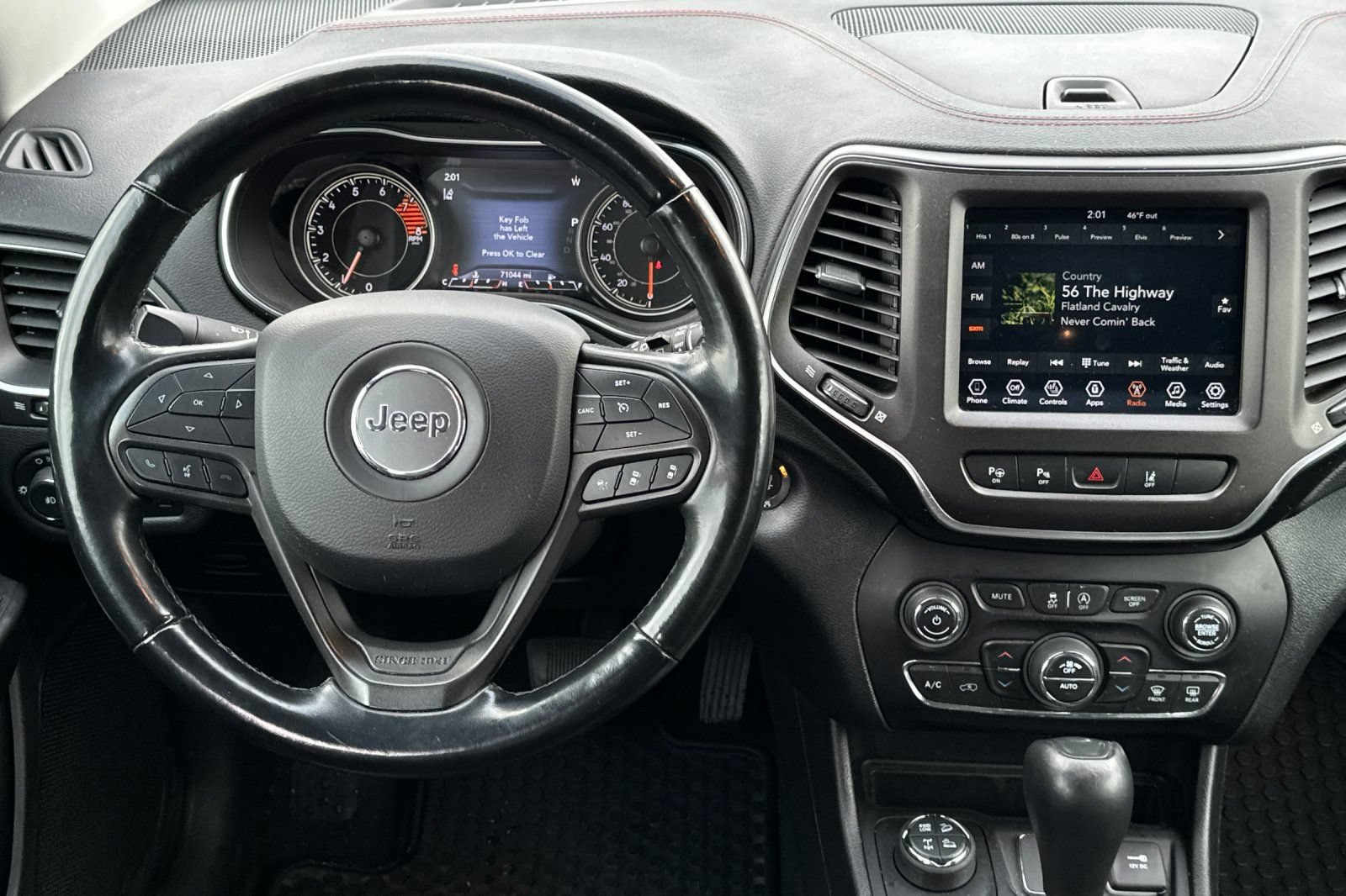 Used 2020 Jeep Cherokee Trailhawk w/ Technology Group AWD/4WD image 14