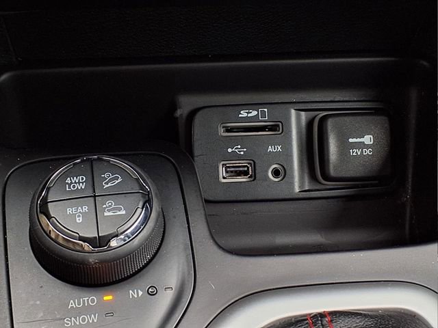 Used 2015 Jeep Cherokee Trailhawk w/ Comfort/Convenience Group image 19