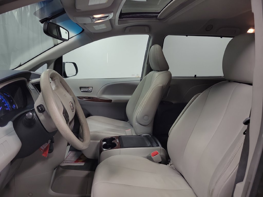 Used 2013 Toyota Sienna XLE FWD image 15