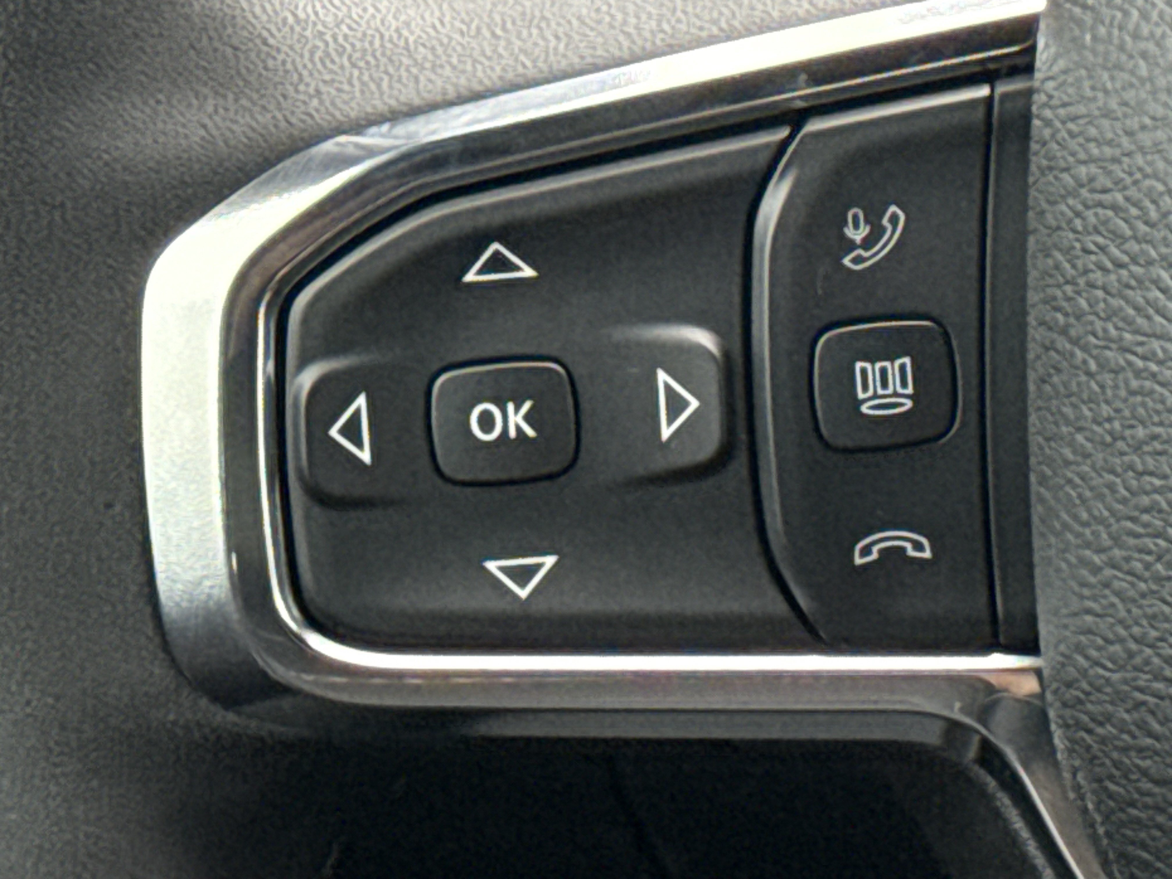 New 2026 RAM 3500 Laramie AWD/4WD image 19