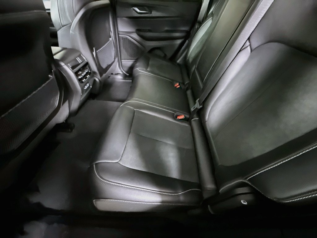 Used 2025 Jeep Grand Cherokee Altitude AWD/4WD image 25