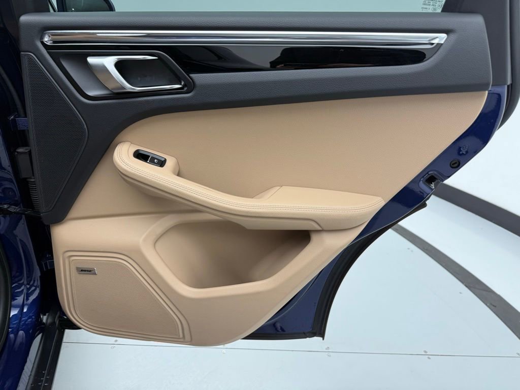 Used 2025 Porsche Macan image 32