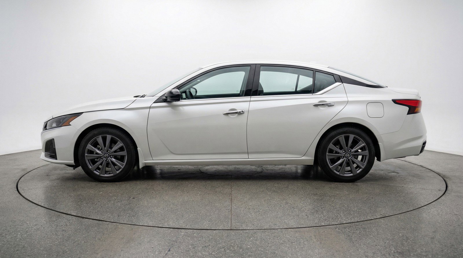 Used 2025 Nissan Altima 2.5 SV image 5