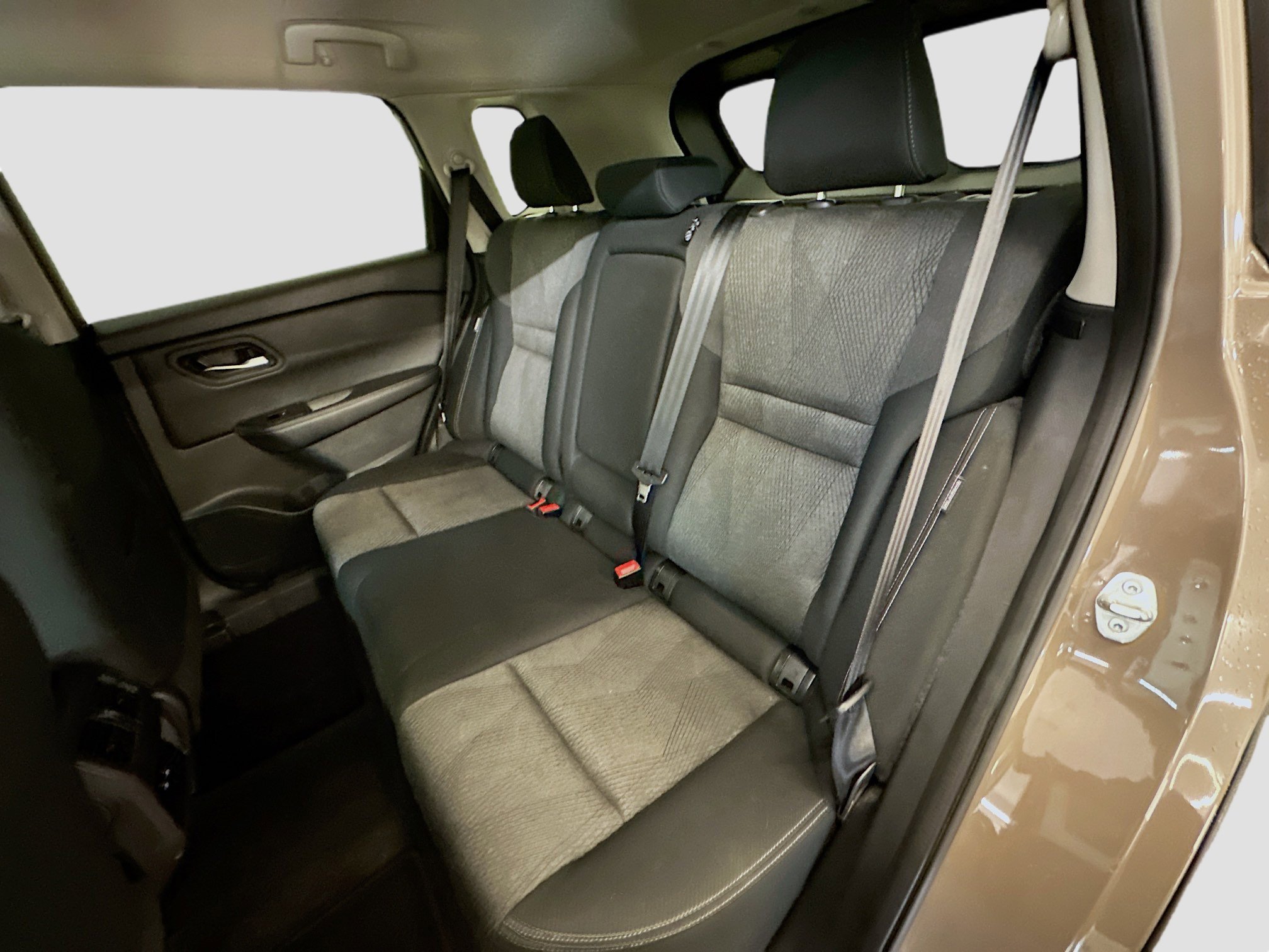 Used 2025 Nissan Rogue SV image 28