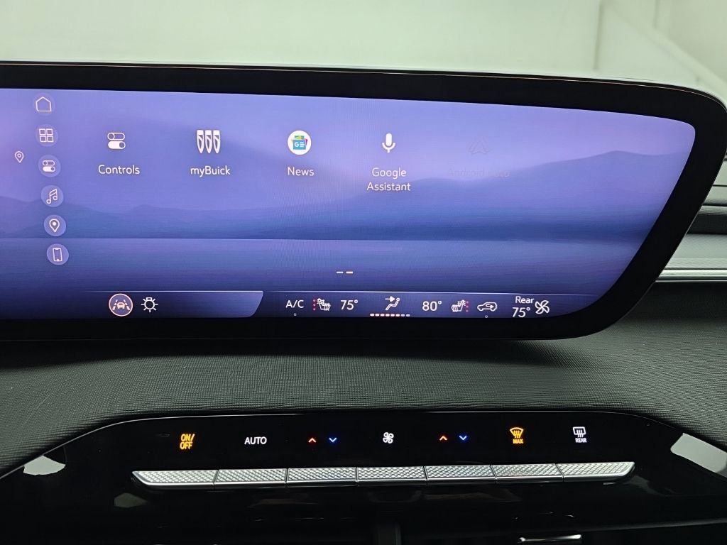 Certified 2025 Buick Enclave Sport Touring w/ Power Package AWD/4WD image 35